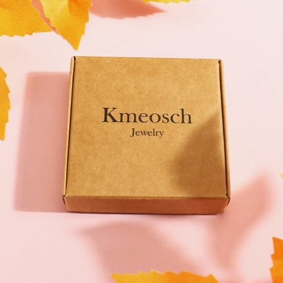 BNWT KMEOSCH 2 Pairs Plastic Pink Rose Flower Earrings Studs for Sensitive Ears - Picture 2 of 4